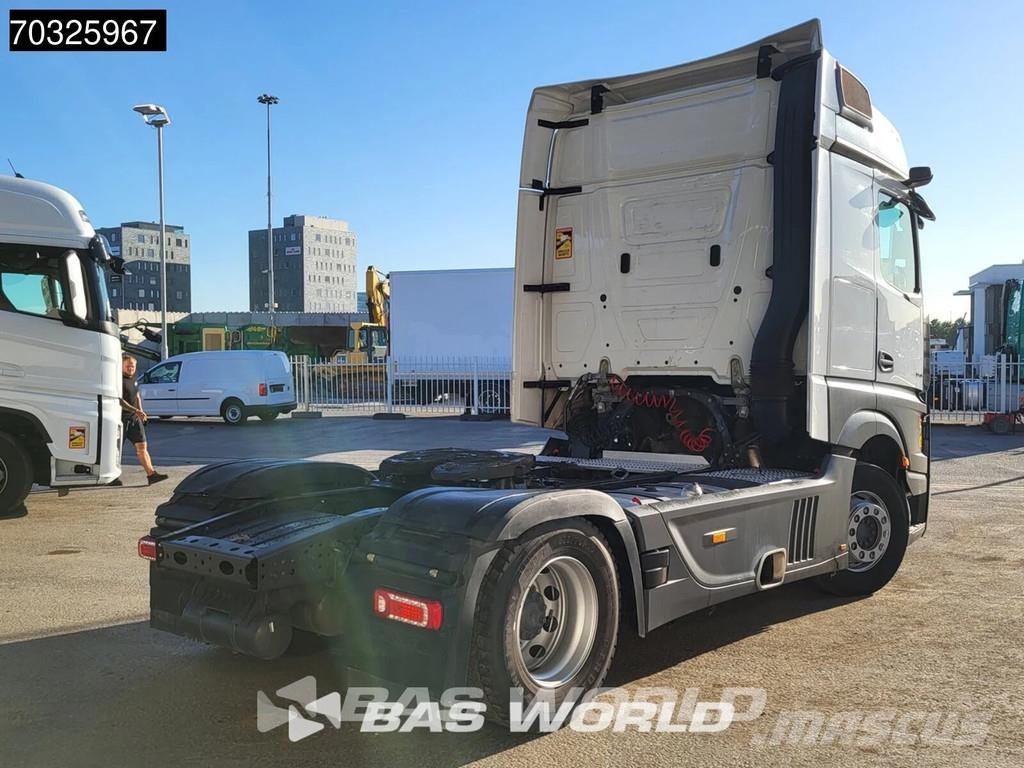 Mercedes-Benz Actros 1845 4X2 BigSpace Retarder 2x Tanks Standkl Sattelzugmaschinen