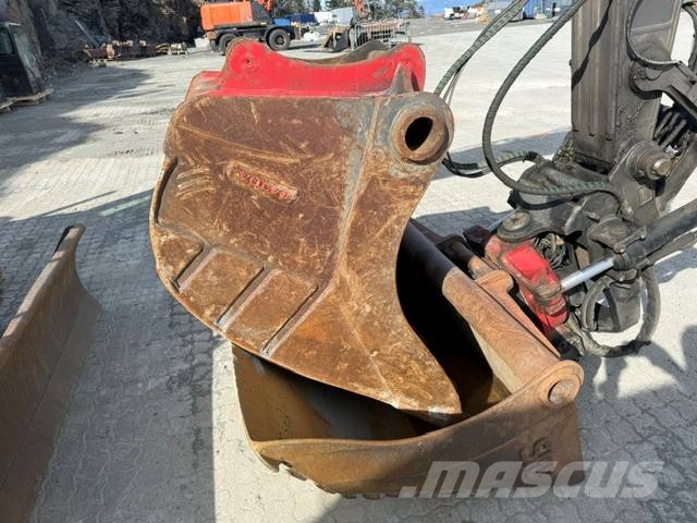 Volvo EC140EL حفارات زحافة