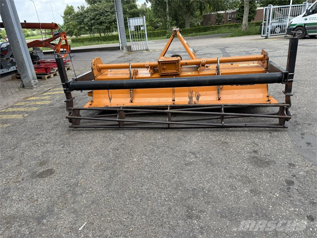 Berti Giove 280 met rol Üniversal ekim makinasi