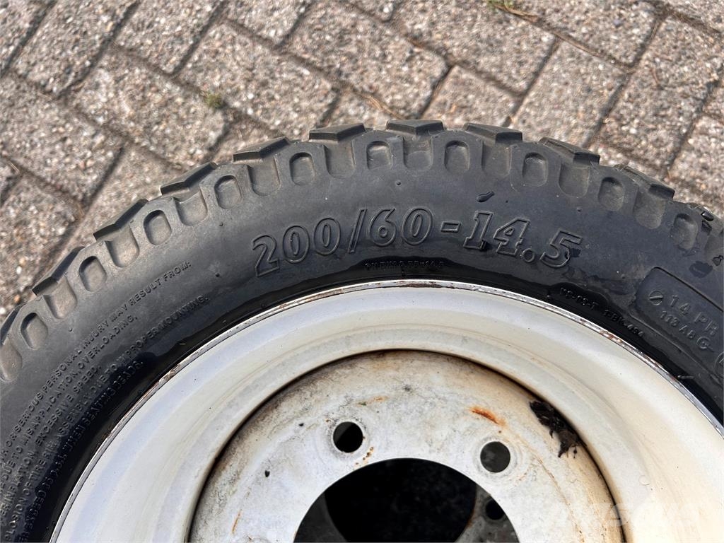 BKT 200/60-14.5 Pneus, rodas e aros