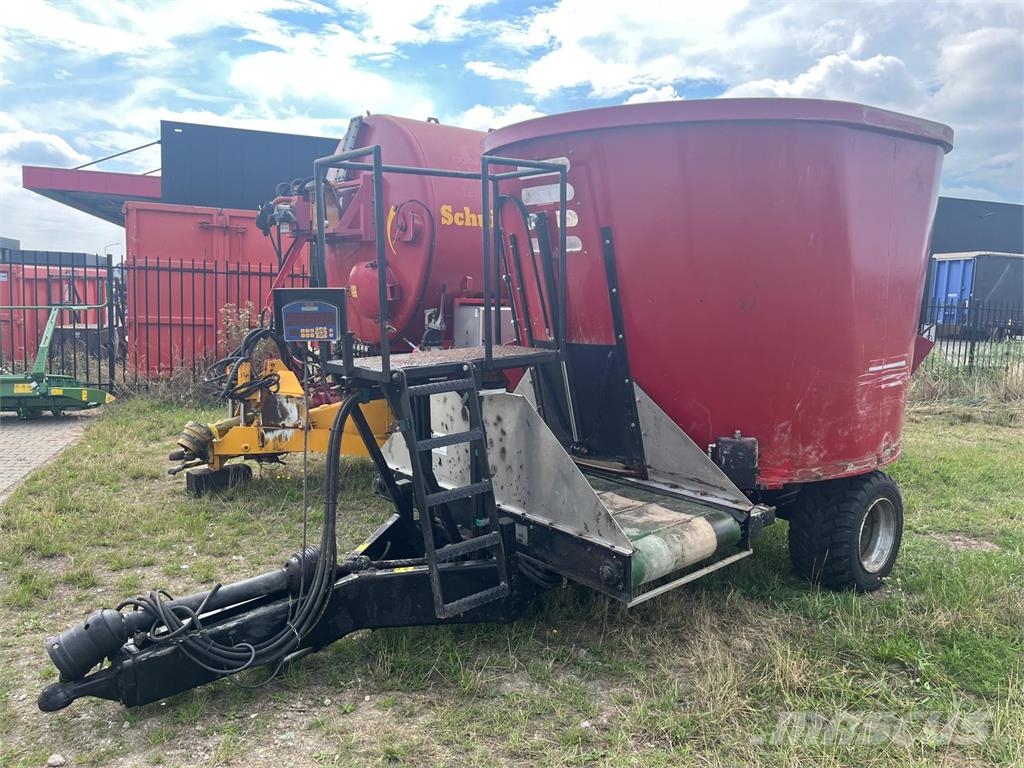 Devos voermengwagen met losband Feed mixer