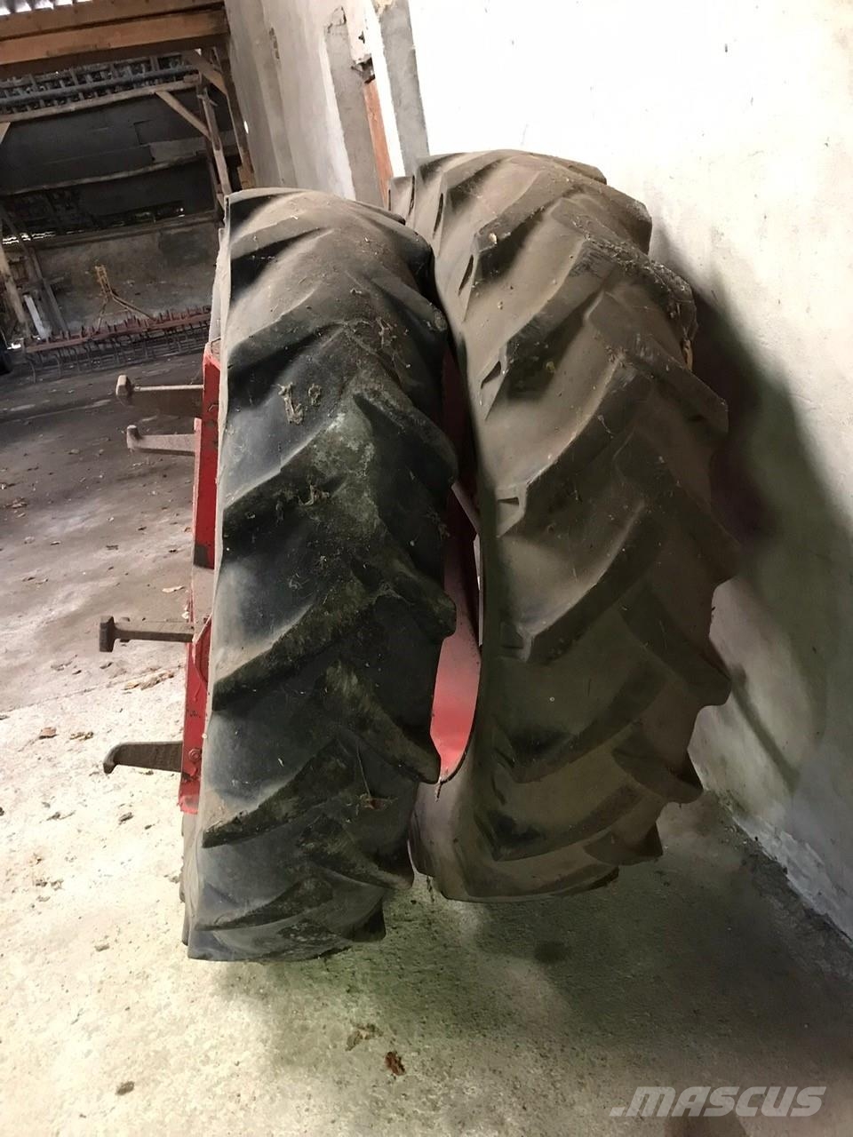 Dunlop Fieldmax 13.6/12-38 dubbellucht Banden, wielen en velgen