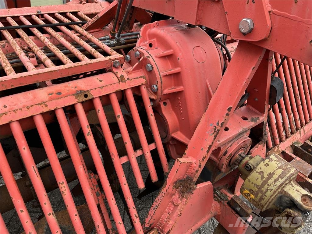 Farmax Spitmachine Power harrows and rototillers
