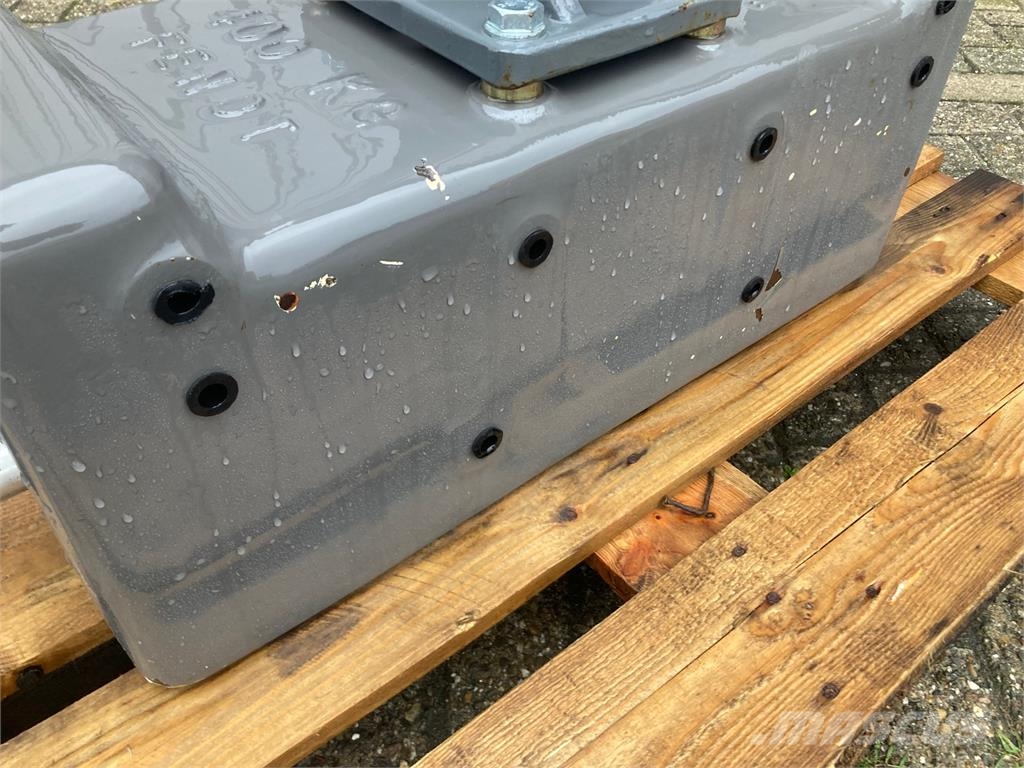 Fendt Frontgewicht 400 KG Kiti naudoti traktorių priedai