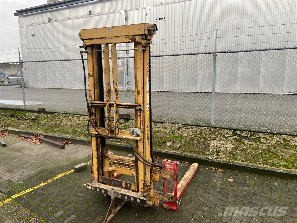  Hefmast voor tractor met opklapbare lepels Комплектующие для погрузочных и сельхозмашин