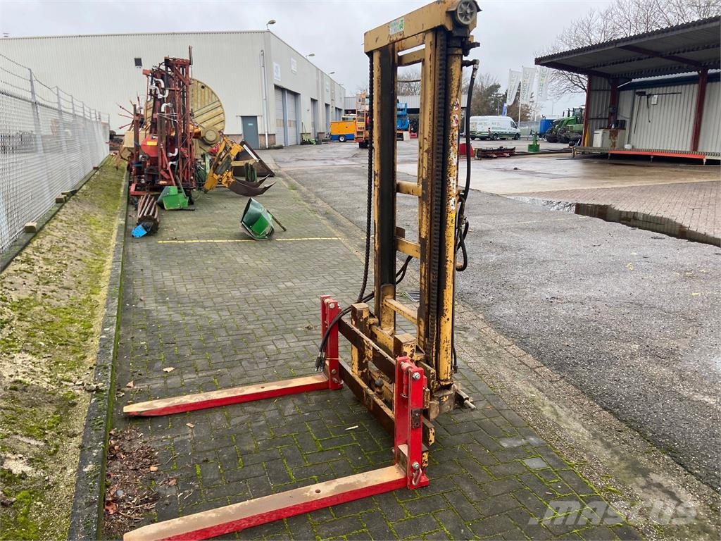  Hefmast voor tractor met opklapbare lepels Комплектующие для погрузочных и сельхозмашин
