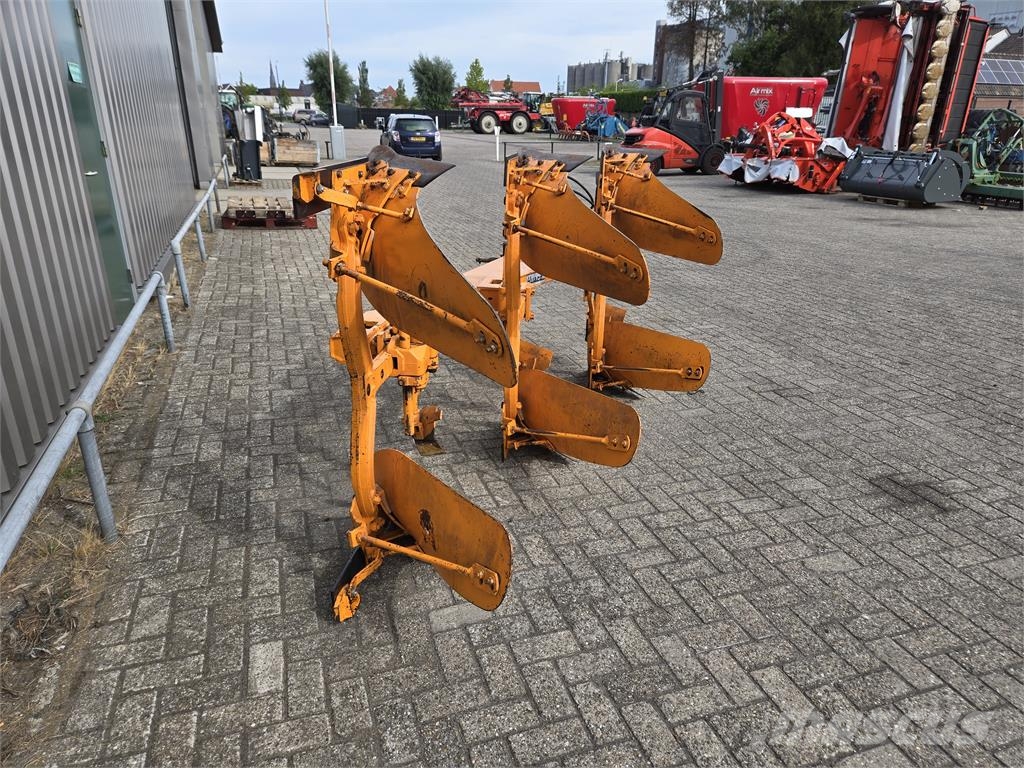 Huard 3 schaar ploeg محاريث تقليدية