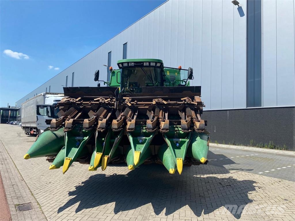 John Deere 9880 STS combine آلات تمزيق الحزم وتقطيعها ونشرها
