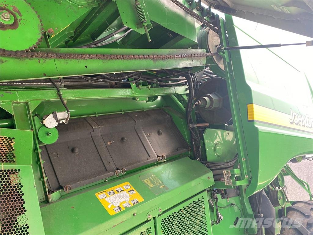 John Deere 9880 STS combine آلات تمزيق الحزم وتقطيعها ونشرها