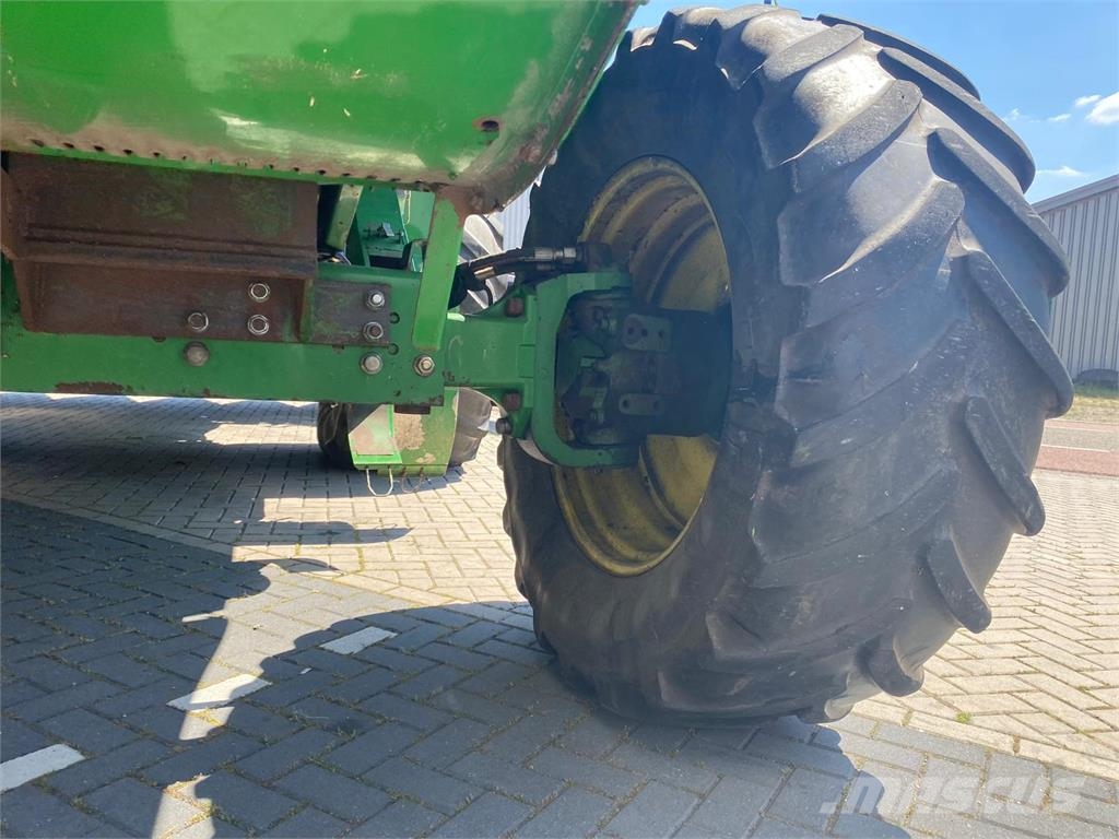 John Deere 9880 STS combine آلات تمزيق الحزم وتقطيعها ونشرها