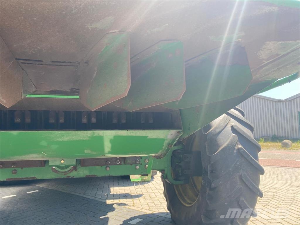 John Deere 9880 STS combine آلات تمزيق الحزم وتقطيعها ونشرها