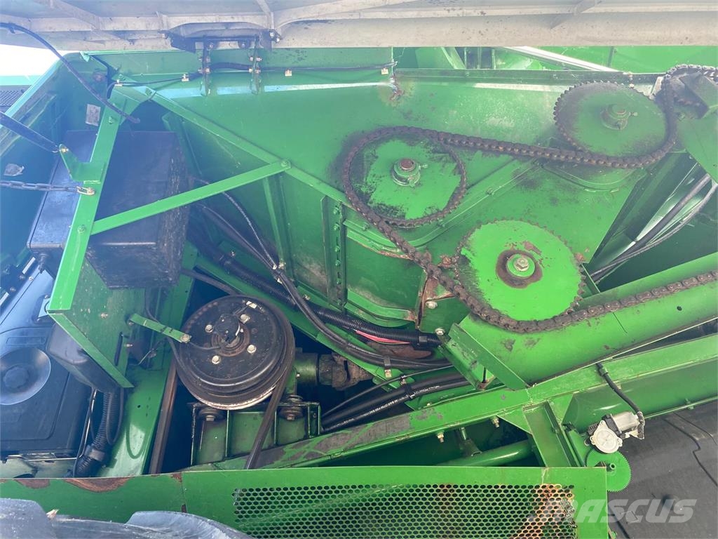 John Deere 9880 STS combine آلات تمزيق الحزم وتقطيعها ونشرها