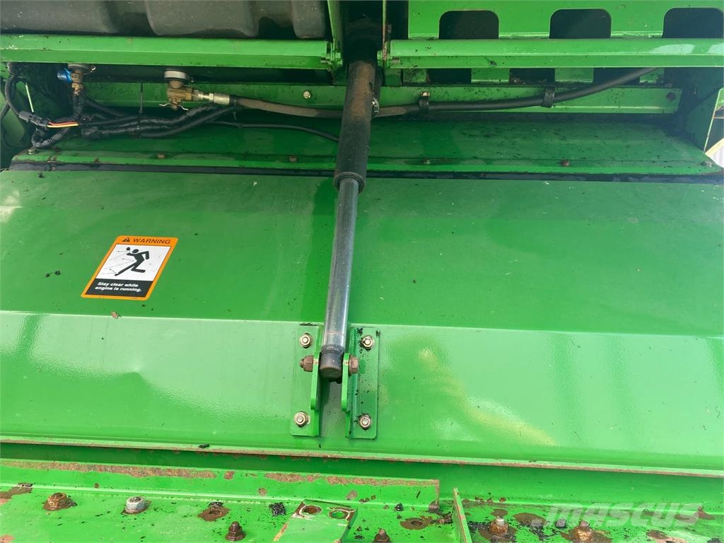 John Deere 9880 STS combine آلات تمزيق الحزم وتقطيعها ونشرها