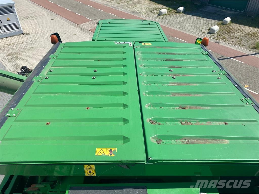 John Deere 9880 STS combine آلات تمزيق الحزم وتقطيعها ونشرها
