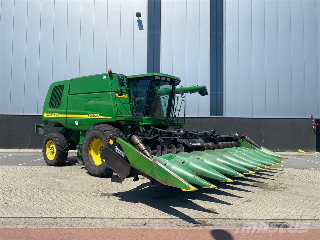 John Deere 9880 STS combine آلات تمزيق الحزم وتقطيعها ونشرها
