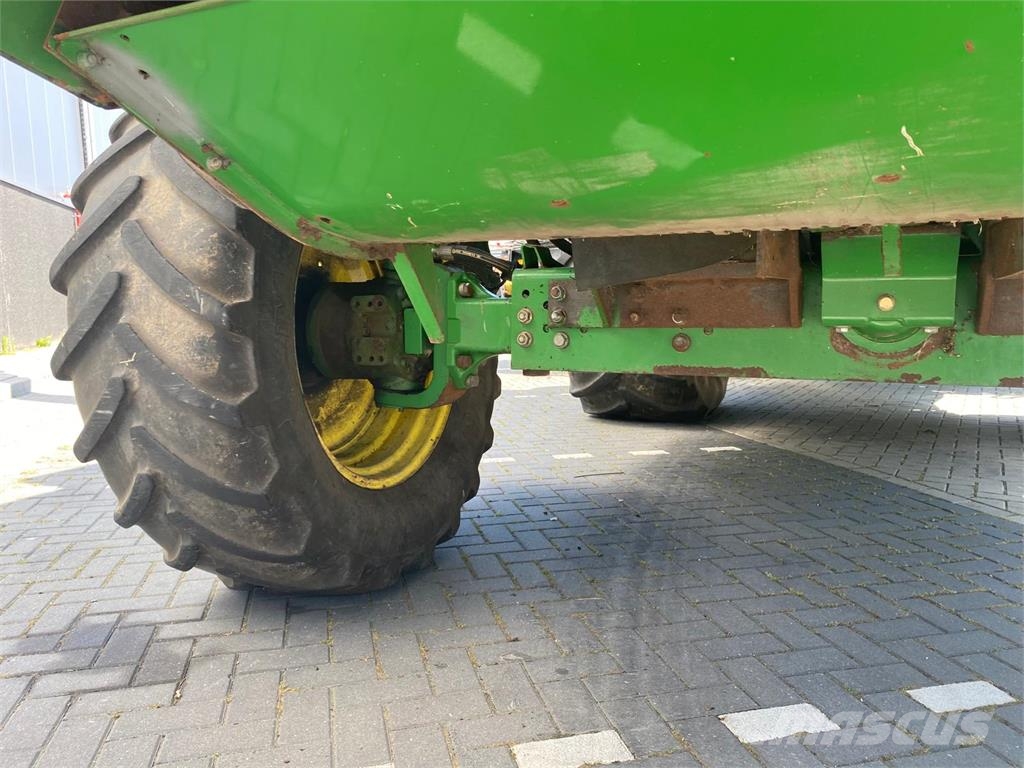 John Deere 9880 STS combine آلات تمزيق الحزم وتقطيعها ونشرها