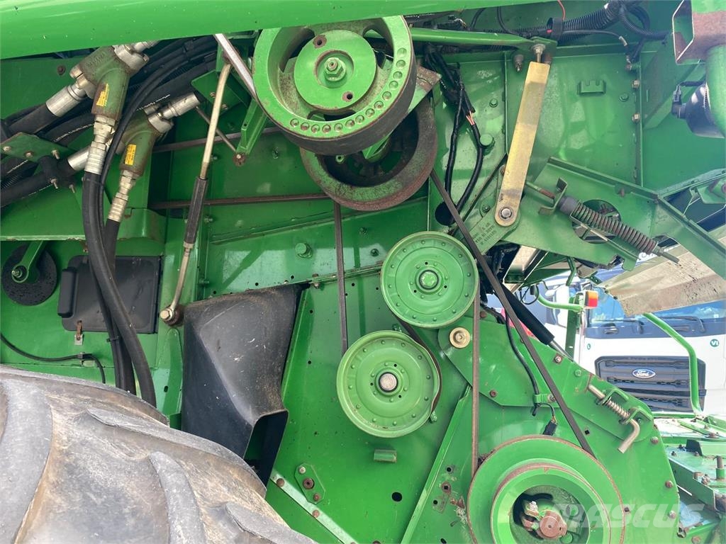 John Deere 9880 STS combine آلات تمزيق الحزم وتقطيعها ونشرها