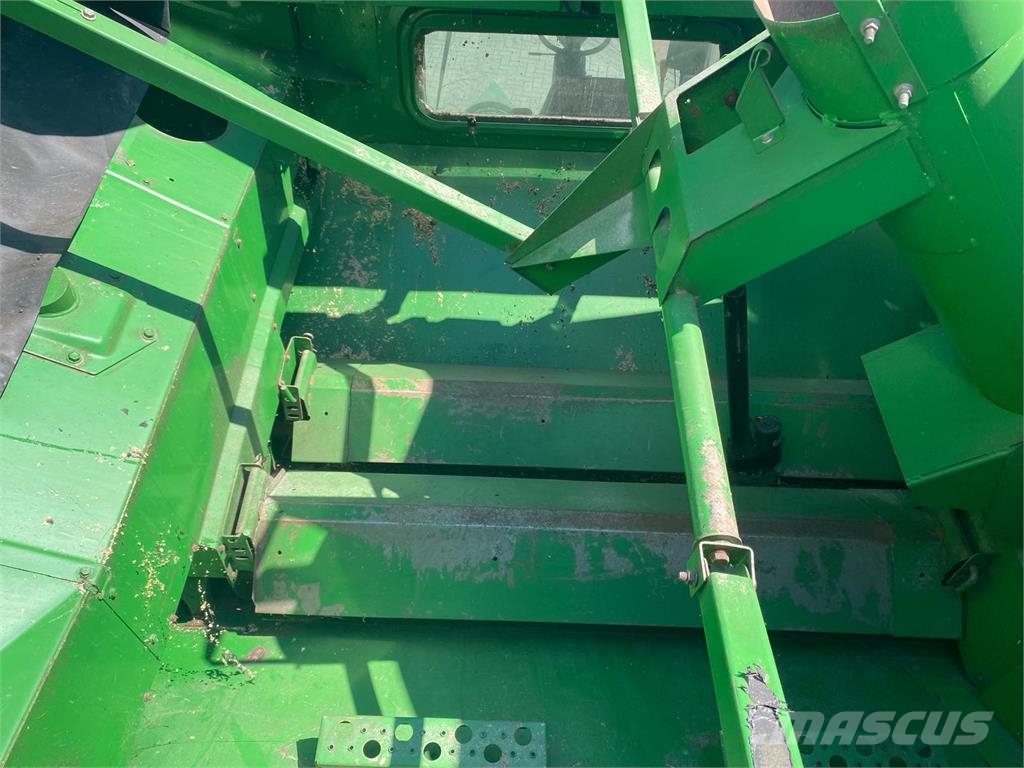 John Deere 9880 STS combine آلات تمزيق الحزم وتقطيعها ونشرها