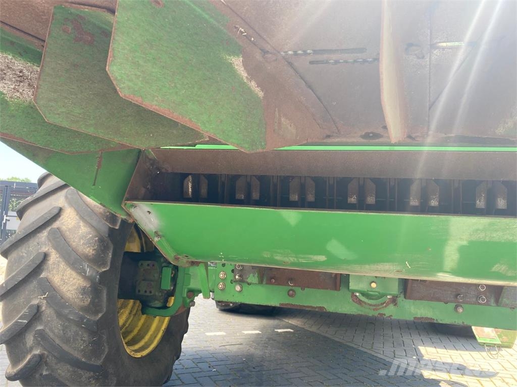 John Deere 9880 STS combine آلات تمزيق الحزم وتقطيعها ونشرها
