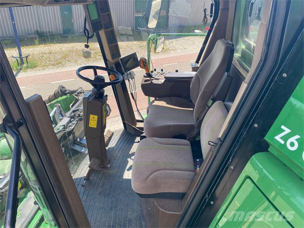 John Deere 9880 STS combine آلات تمزيق الحزم وتقطيعها ونشرها