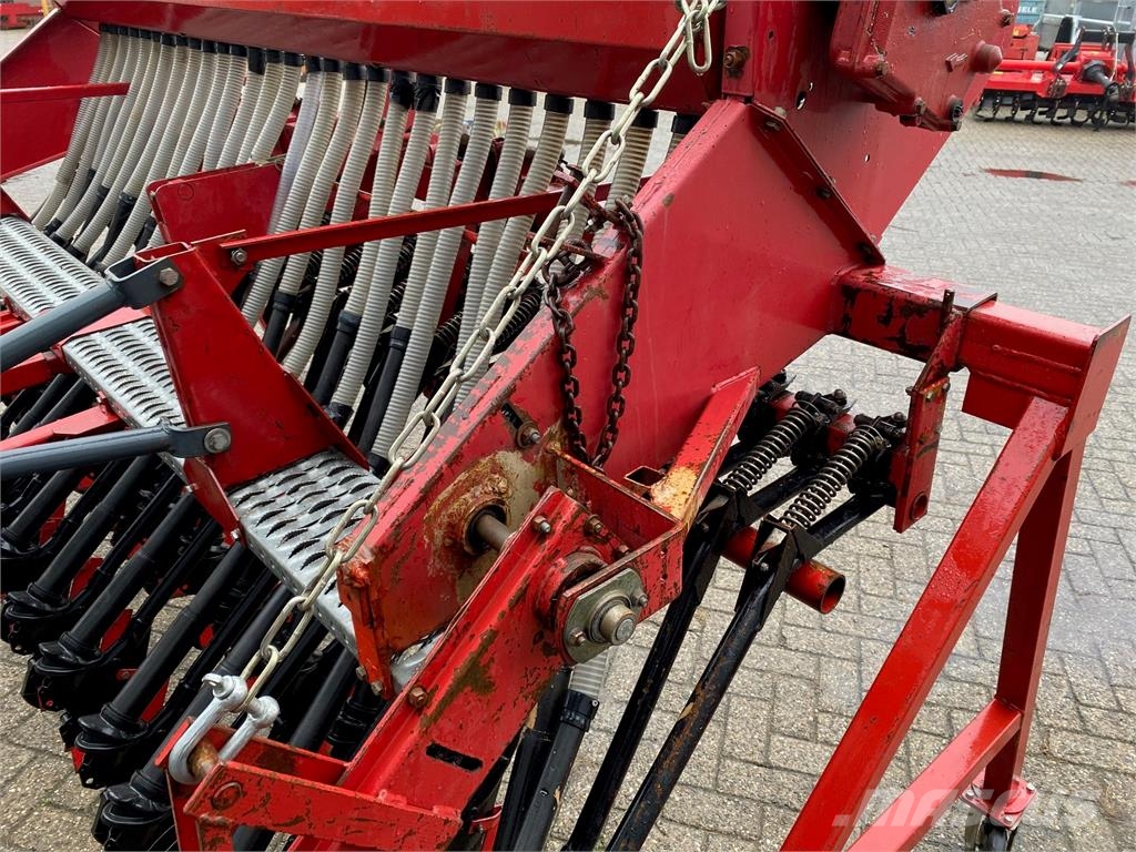 Kongskilde CSA 3000A Demeter Classic zaaimachine مثاقيب