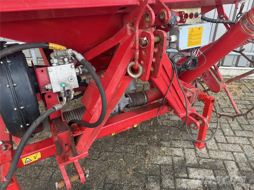 Kverneland Accord DF 1 fronttank Zaaimachines