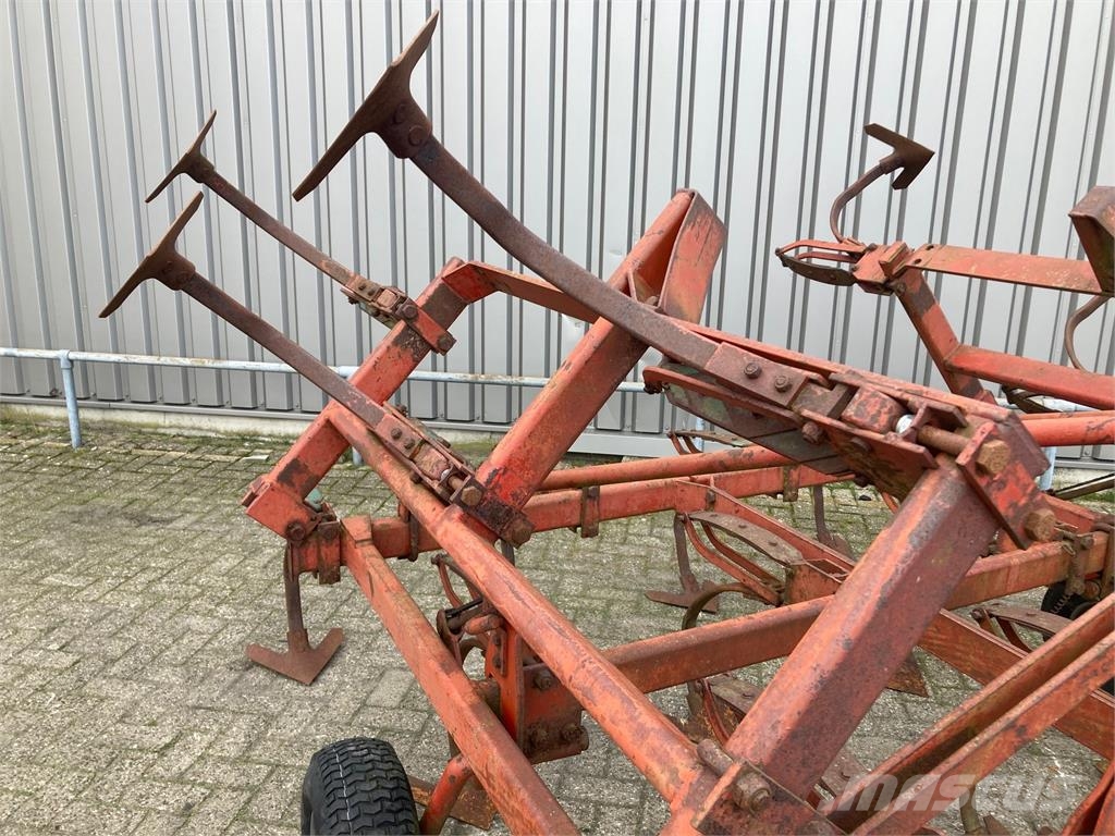 Kverneland Cultivator زراعات