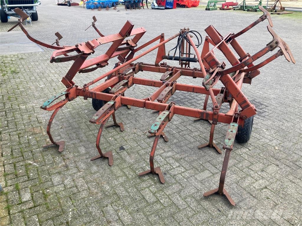 Kverneland Cultivator زراعات