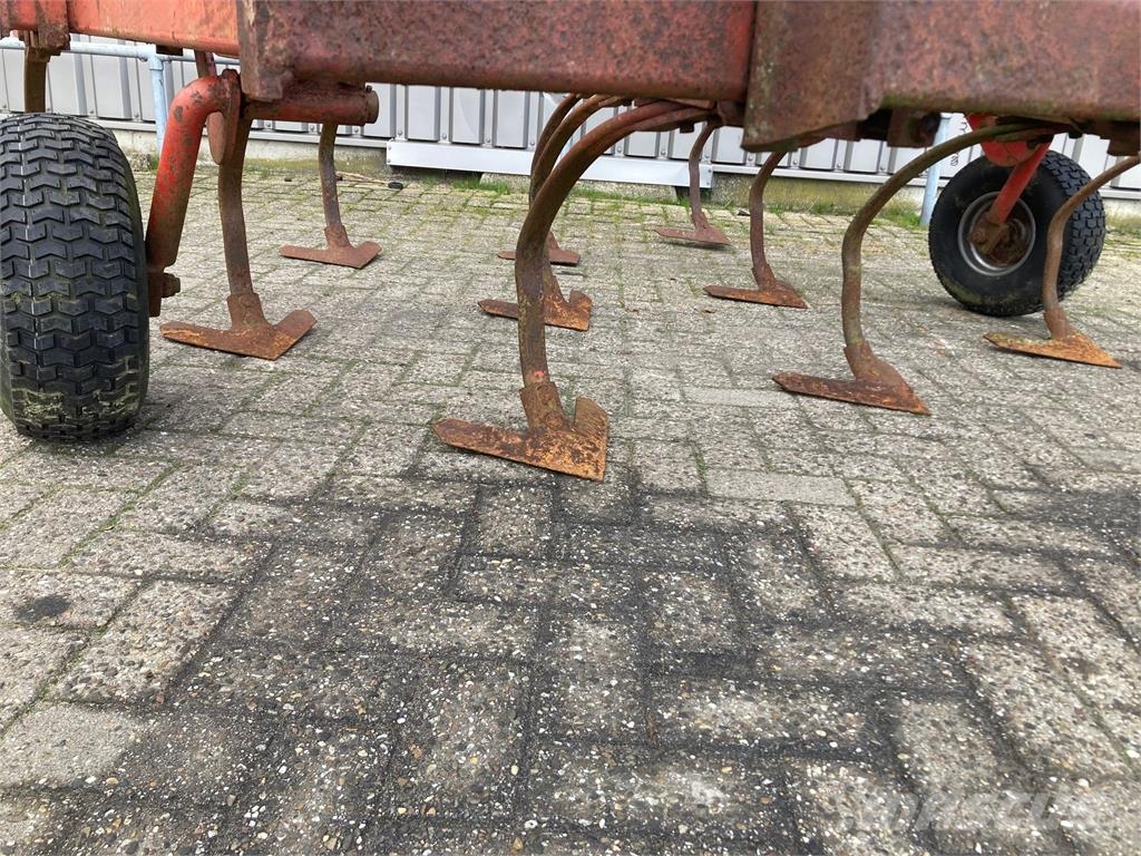 Kverneland Cultivator زراعات