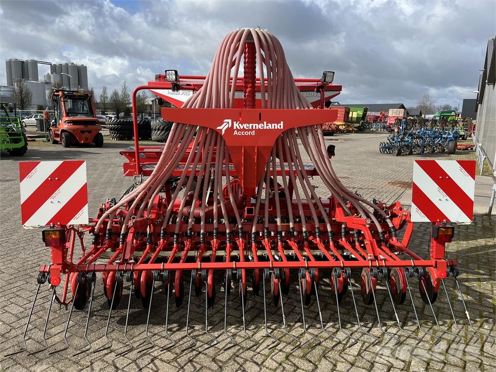 Kverneland Rotorkopeg + zaaimachine met schijven. Zaaimachines