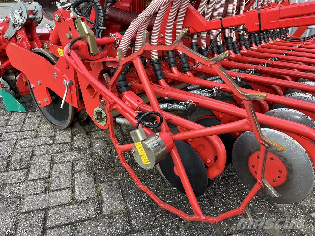 Kverneland Rotorkopeg + zaaimachine met schijven. Zaaimachines
