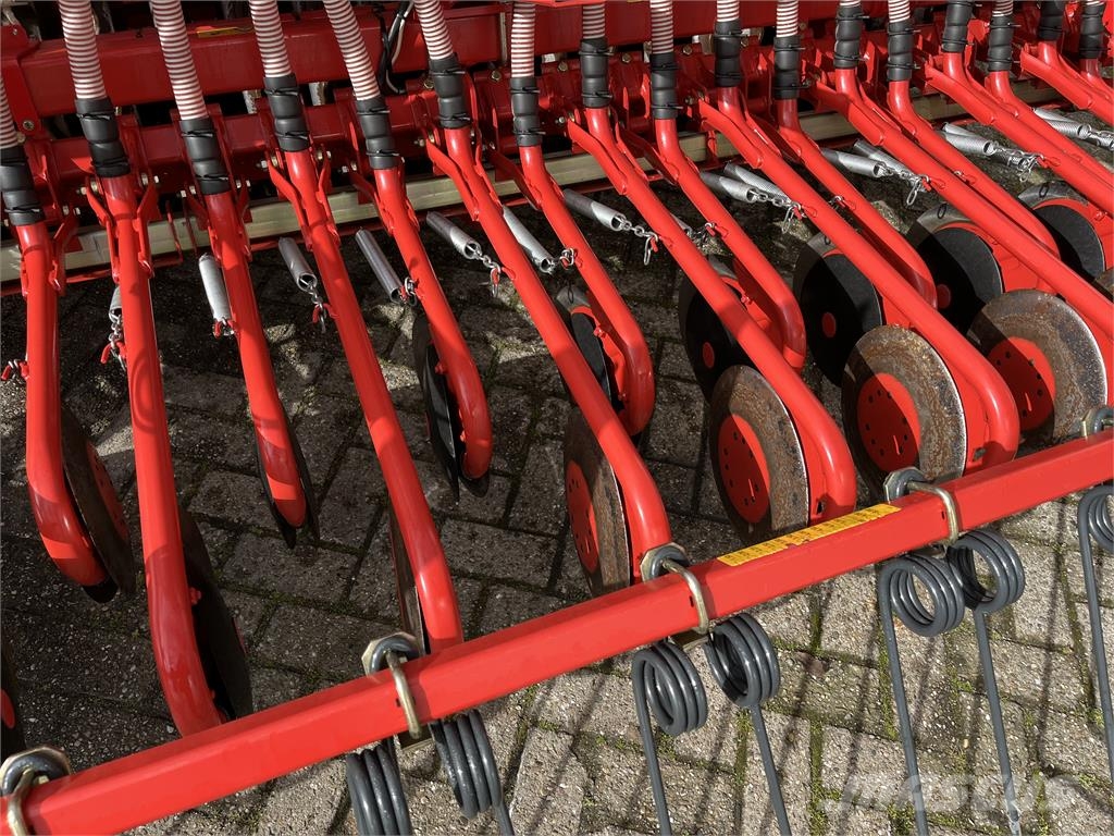 Kverneland Rotorkopeg + zaaimachine met schijven. Zaaimachines