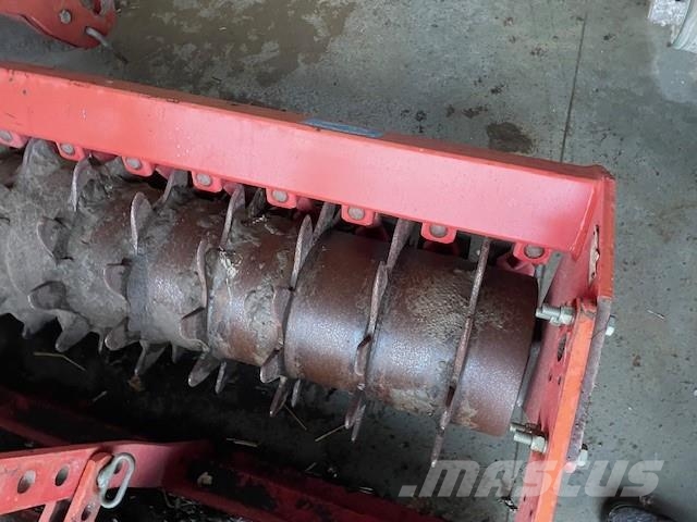 Lely rottera 35-302 en packkerrol en hydraulische hef Gradas rotativas / rotocultivadores