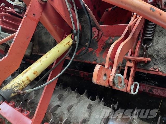 Lely rottera 35-302 en packkerrol en hydraulische hef Gradas rotativas / rotocultivadores