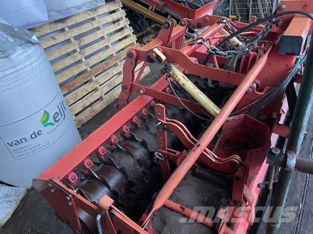 Lely rottera 35-302 en packkerrol en hydraulische hef Gradas rotativas / rotocultivadores