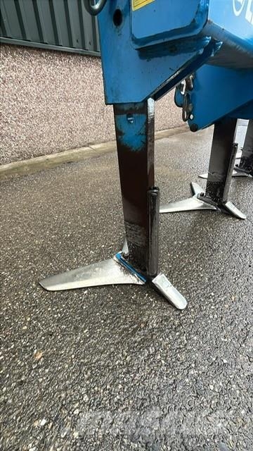 Lemken dolomit 9 voorzetwoeler Kultivatorer