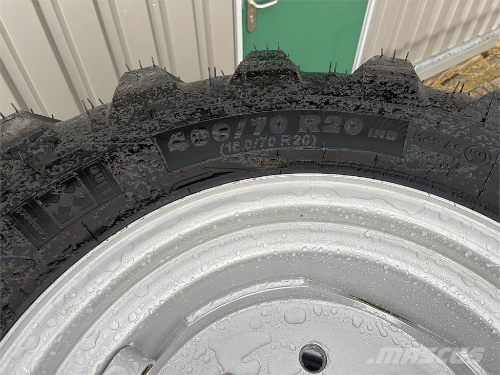 Michelin 400/70R20 XMCL op 8 gats velg NIEUW Däck, hjul och fälgar
