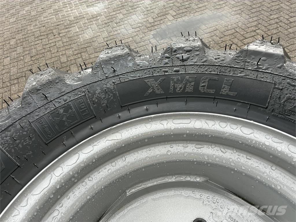 Michelin 400/70R20 XMCL op 8 gats velg NIEUW Däck, hjul och fälgar