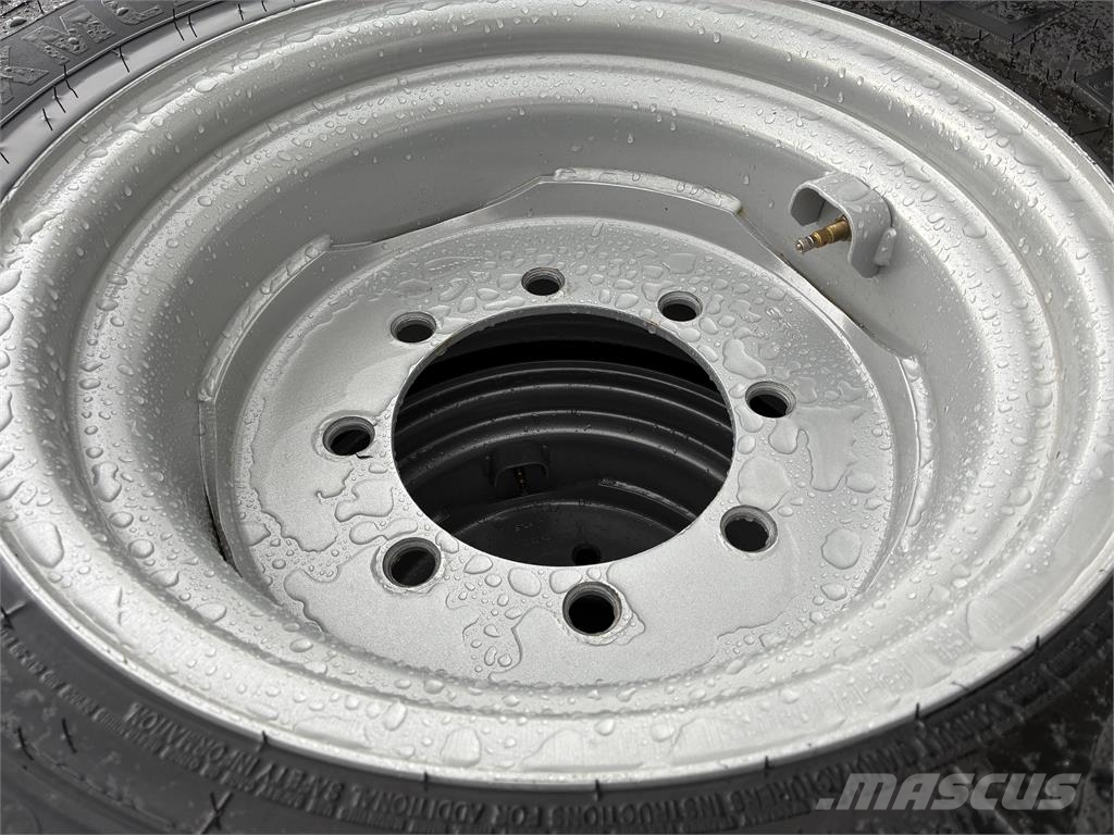 Michelin 400/70R20 XMCL op 8 gats velg NIEUW Däck, hjul och fälgar