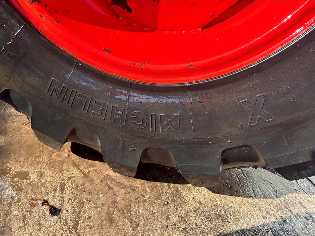 Michelin 405/70R20 op velg Gume, kotači i naplatci