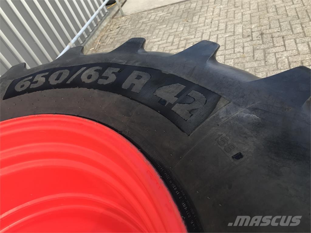 Michelin 650/65R42 + 480/70R30 spoor 213cm Колеса