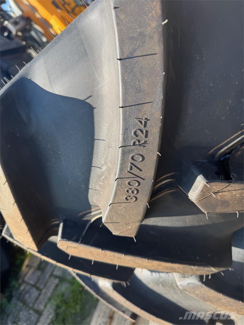 Mitas 380/70R24 op velg Riepas, riteņi un diski