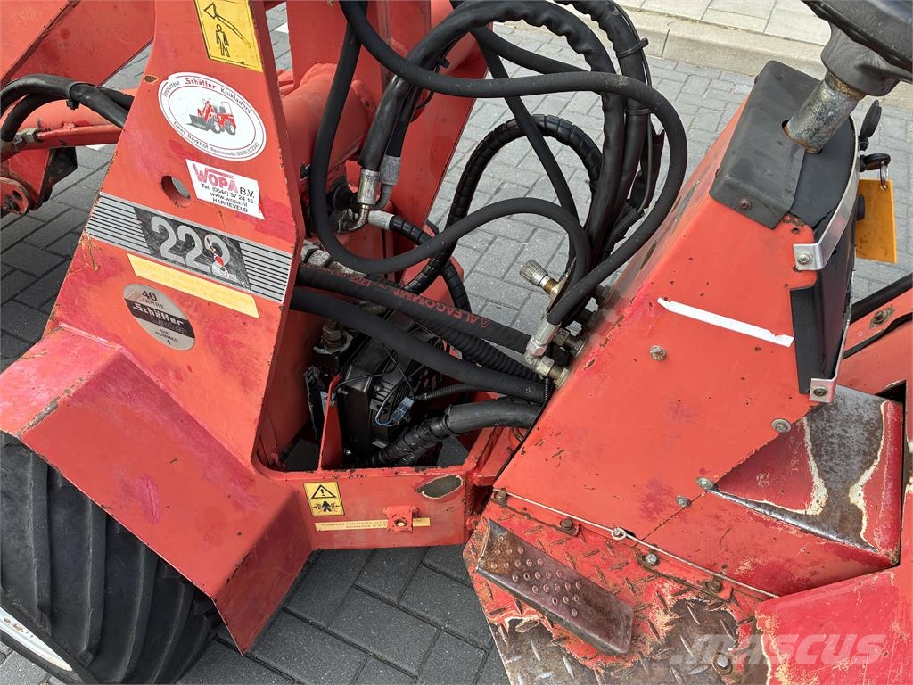 Schäffer 222 kniklader Cargadoras y excavadoras frontales