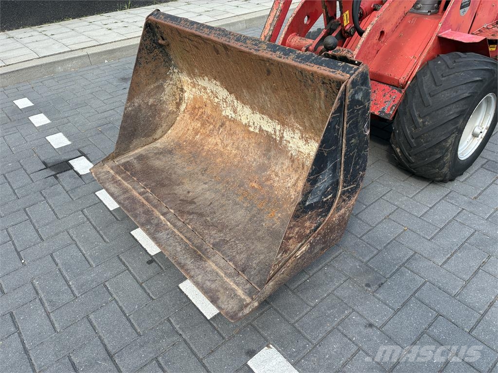 Schäffer 222 kniklader Cargadoras y excavadoras frontales