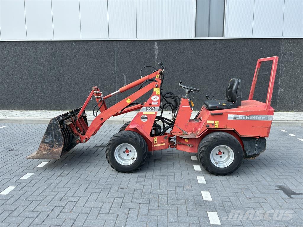 Schäffer 222 kniklader Cargadoras y excavadoras frontales