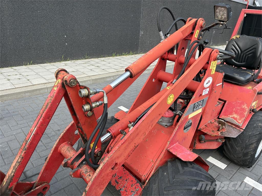 Schäffer 222 kniklader Cargadoras y excavadoras frontales