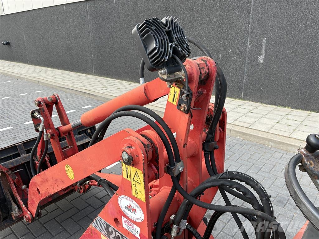 Schäffer 222 kniklader Cargadoras y excavadoras frontales