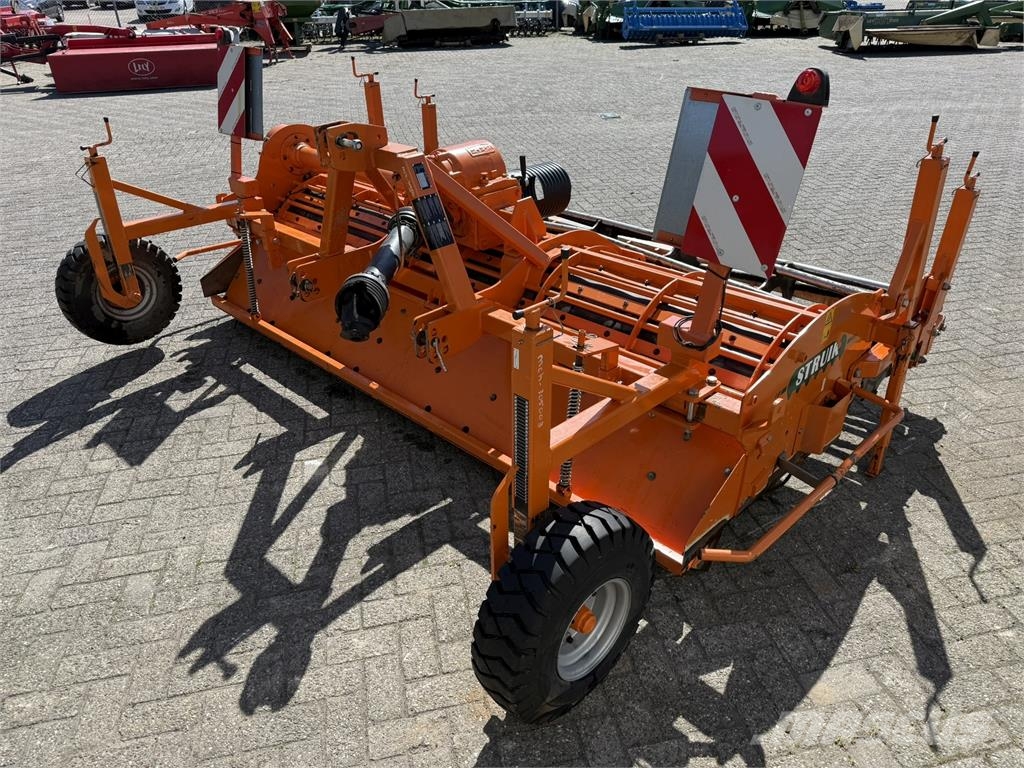 Struik 4RF 310 F Frontfrees Såbäddsharvar och rototillers
