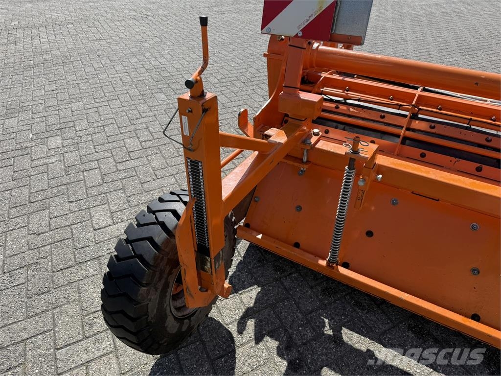 Struik 4RF 310 F Frontfrees Såbäddsharvar och rototillers