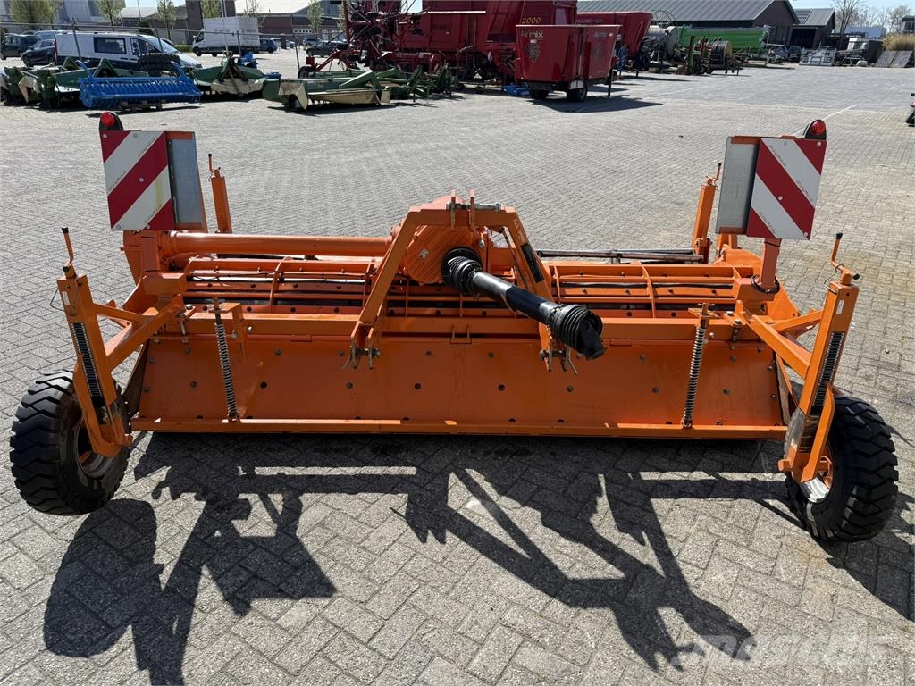 Struik 4RF 310 F Frontfrees Såbäddsharvar och rototillers